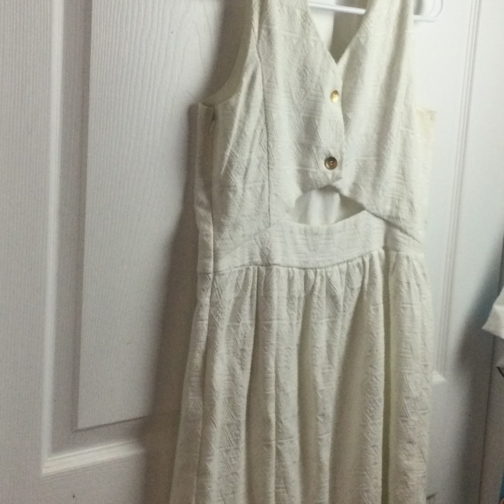 White Textured ooen back Dress by Kensie